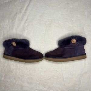 Ugg mini Bailey button purple size 10
